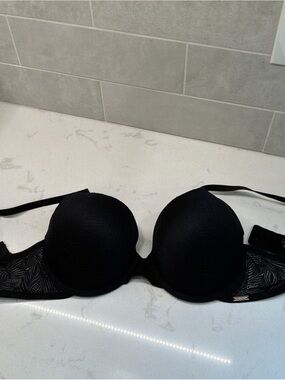 Tahari Black Bra 38C Underwire Molded Padded Push Up Bra Patterned Lace Sexy